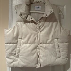 Women's Old Navy Puffer Vest - Cre Colored Size Medium